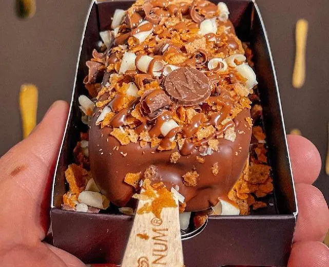 Magnum Cake